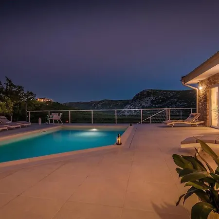 Villa Senza Nome *